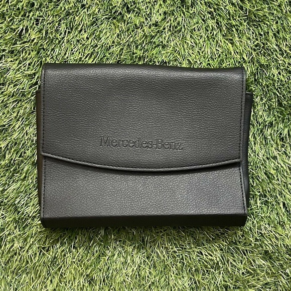 2018 Mercedes-Benz C-Class Coupe Owners Manual (C63 AMG C43 AMG, C300 4MATIC) - Picture 12 of 14